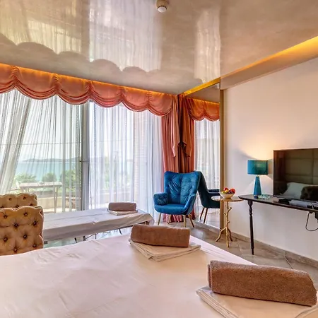 Bella Vista Boutique,nea Peramos
