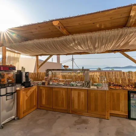 Bella Vista Boutique,nea Peramos Hotel